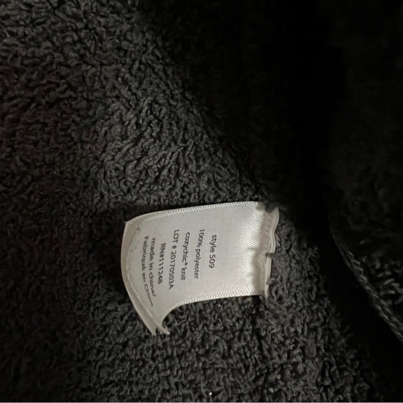 Barefoot Dreams robe Size 1 - Picture 6 of 10